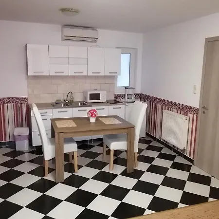 马格达莱纳公寓式酒店 * Hévíz