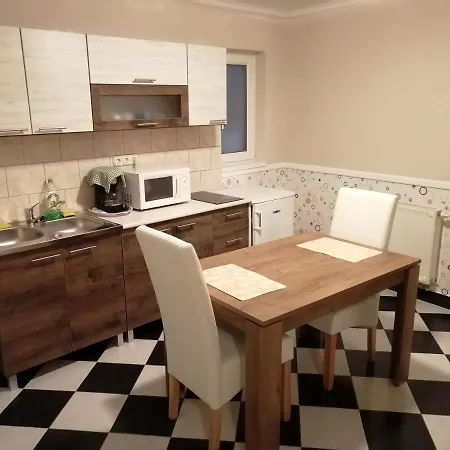 Magdalena Apartmanhaz דירה *