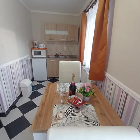 Magdalena Apartmanhaz דירה *