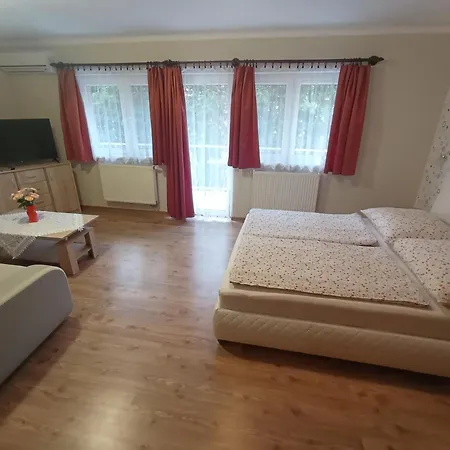 Magdalena Apartmanhaz דירה *