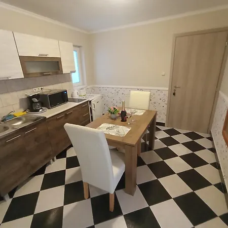 Magdalena Apartmanhaz דירה *